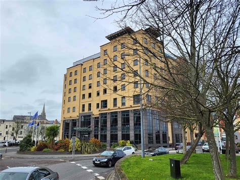 hotels in derry city centre